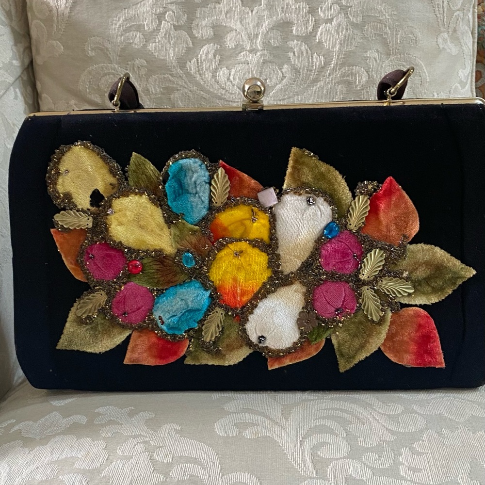 Vintage Kiss Lock Handbag